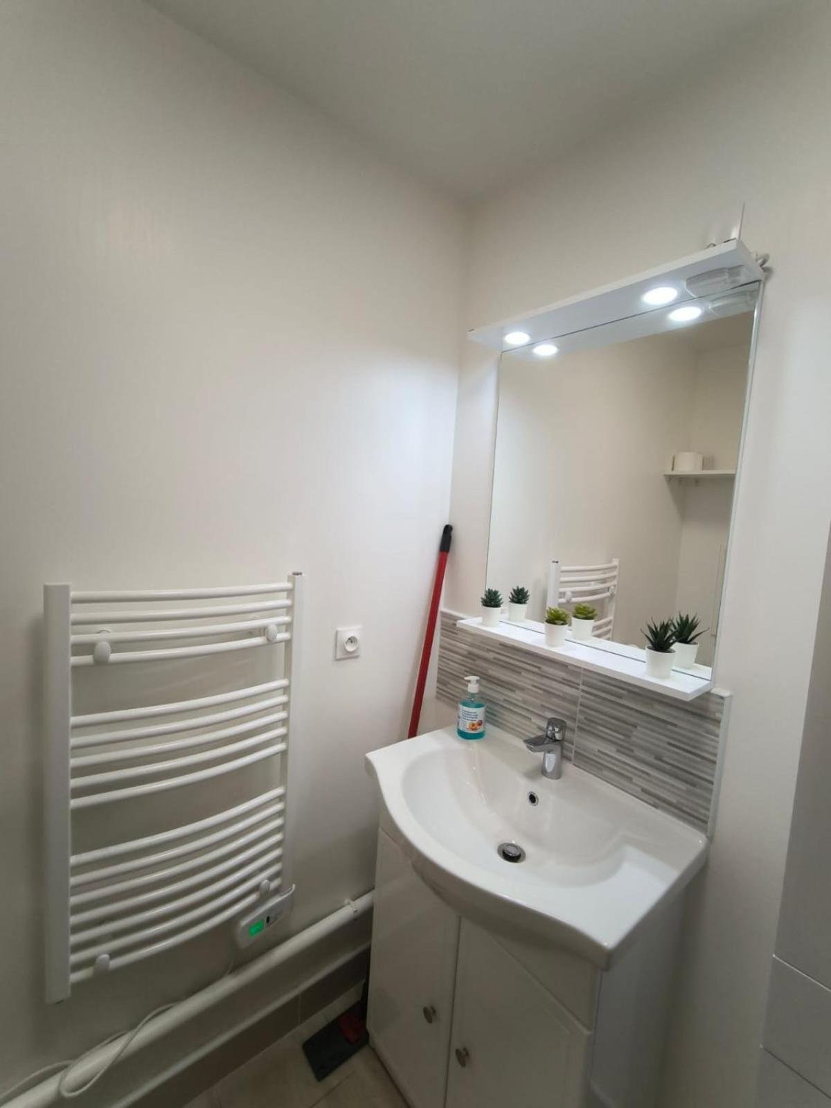 Studio Paris Sud A Cote Du Metro Apartment Вилжуиф Екстериор снимка